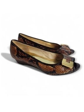 MICHAEL Michael Kors Peep Toe Snakeskin Low Wedges Gold Buckle brown 8.5 Fits 9